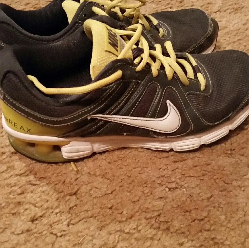 Nike tennis shoe